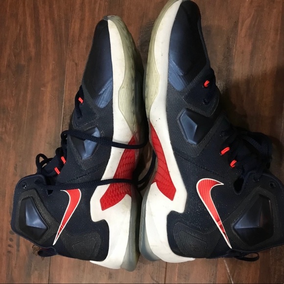 Mens Lebron Sneakers size 10.5 - Picture 2 of 3